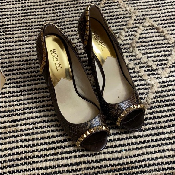 Shoes - Picture 1 of 7